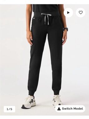 Figs Black Jogger Scrub Pants. petite small